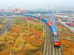 “川字号”茶叶搭乘新年中亚专列从成都青白江发车