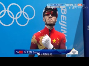 中国包揽金银！“被老师移出群聊”的任子威再摘一金！网友：好羡慕他有两个冰墩墩