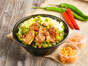 “杨国福”冲刺麻辣烫第一股：食品安全问题频频发生，6000家街头小店能否讲出好资本故事？