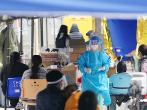悲痛！香港15名新冠患者死亡，累计确诊已达4.6万例，腾讯阿里京东小米纷纷捐赠抗疫
