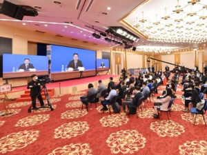 经济走势、就业形势、外贸产业……全国政协十三届五次会议新闻发布会上，这些热点都有回应
