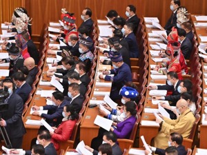 政府工作报告：今年着力稳定宏观经济大盘，保持经济运行在合理区间