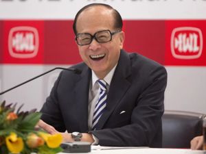 “买下半个英国”的李嘉诚要撤了？拟售全英最大配电公司，价值1260亿元