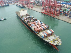 深读政府工作报告│专访中国国际经济交流中心首席研究员张燕生：创新发展服务贸易不只是补逆差，要提高逆差项质量