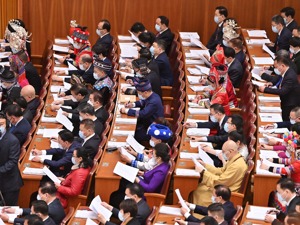 3月6日两会日程：审议和讨论政府工作报告，人代会审查计划报告和预算报告
