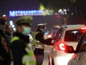 “一斤酒量喝二两”开车也OK？人大代表连续两年呼吁取消醉驾罪，评论区瞬间“炸”了