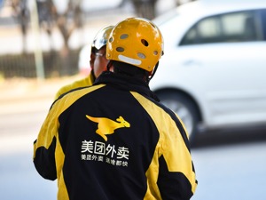 为什么年轻人宁可送外卖也不愿意进厂？外卖骑手：时间自由，收入更高