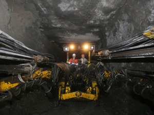 “妖镍”两个交易日涨248% 伦敦金属交易所暂停交易