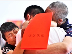 “惩治拐卖妇女儿童”成两会热点 全国政协委员朱征夫：建议“买卖同罪”，应保护被拐卖妇女婚姻自主权