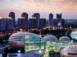 城市24小时 | 郑州、武汉、长沙角力“国际消费中心城市”
