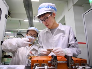政府工作报告为何新增“学历歧视”相关内容？这场吹风会这样解答……