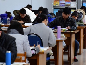 热搜第一！457万人考研，300万人落榜，报考数比去年多80万！如何解决？委员这样建议……