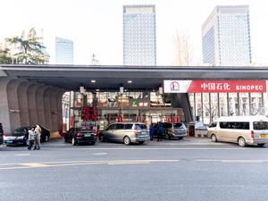 每经专访中国石化董事长马永生：打造“油气氢电服”综合加能站，完成5000座加油站改造