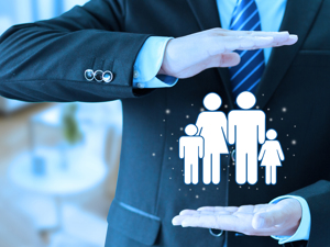 鼓励生育三孩，这位全国人大代表建言：生活及医疗保险补助一直持续到18周岁