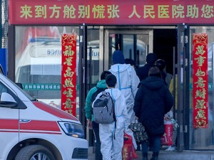 最新版新冠诊疗方案出台：轻型病例采取集中隔离，不再直接转运定点医院收治，两款特异性药物写入方案