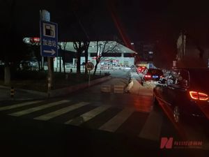 “加满，别凑整”！凌晨加油站大排长龙，奔驰宝马奥迪也纷纷赶来，一直“喝”98的豪车改“喝”95