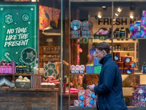 英国央行利率三连升 再度加息25个基点 预计通胀或超8%