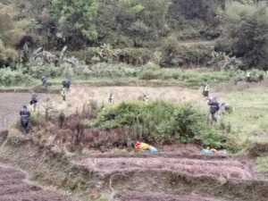 东航空难现场：搜索区域扩大超10倍，第二个黑匣子信号发射器或受损！“平安扣”纸片或为22岁直播女孩所留