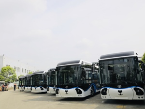 成都元素满满 “大运车”亮相成都郫都区