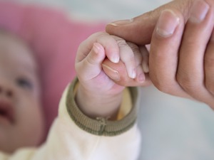 3岁以下婴幼儿父母注意了：下月发工资时，可申报1至4月份累计4000元个税专项附加扣除