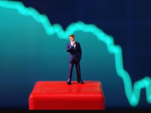 俄乌谈判现转机 ，欧美股市集体收涨 ，原油盘中跌7%