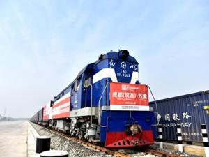 四地同时发车 四川西部陆海新通道首次实现多点齐发