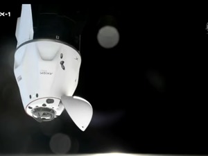 马斯克再创历史！SpaceX“龙”飞船已与国际空间站成功对接 空间站首迎“全私人”太空旅行团