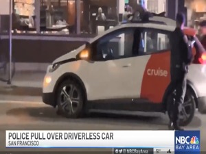这是人类和AI的第一次交锋？Robotaxi违章后“逃逸” 美国警察懵了，网友调侃：绝对能载入史册！