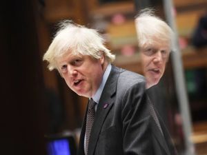 别再踏入俄境内！俄罗斯制裁英国首相等13人，俄媒：普京签署法令，俄公司从外国股市退市