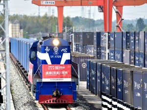 提运力扩产能 成都双流“定制货运”专列驶向越南河内