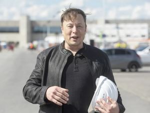 马斯克又放卫星？称今年实现“完全自动驾驶”！美亿万富翁出资百万美元打广告抵制