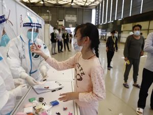 上海新增死亡11例，张文宏：摆脱疫情要看这个重要指标！封控还有多久？生活何时恢复正常？官方也回复了