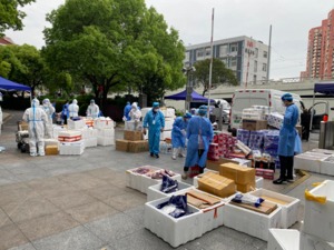 流动超市又火了，上海零售商创新保供 运力不足难题有了新解法？