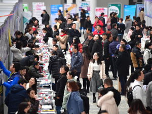 人社部：一季度城镇新增就业285万人，将全力促进高校毕业生、农民工等重点群体就业