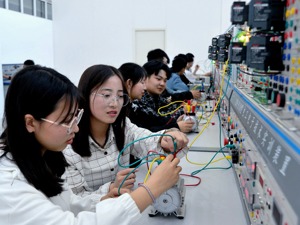 新职业教育法让职业教育“香起来”“热起来” 教育部：接下来加快建立“职教高考”制度