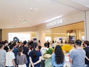 “五一”假期手机线下渠道扫描：在“自救”和“他救”中探索新路径