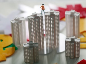 李嘉诚重返内地土拍市场，多家港资房企逆市加码，透出什么信号？