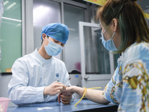 护士数量近十年增加1倍多，大专以上占比近80%……国际护士节前夕，这场发布会呈现我国护理事业发展成效