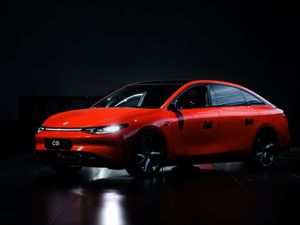 18万元起！C01“低价”开启预售，零跑冲击中大型纯电轿车市场