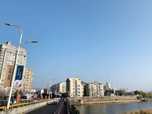每经热评丨“搭便车”与特色化：县城发展的两种基本路径