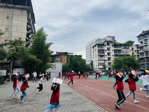 四川多地提前收到地震预警 学校组织有序疏散