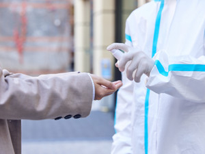 北京新增社会面筛查17例，一人为快递员！东城一名个体装修工人感染新冠，无固定办公地点！多名病例涉一商场，北京多区发紧急通知