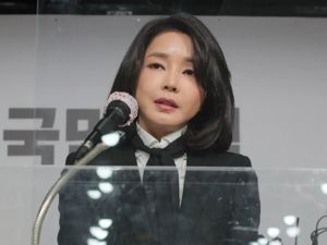 突发！韩国总统夫人被警方书面调查！才当了两周“第一夫人”