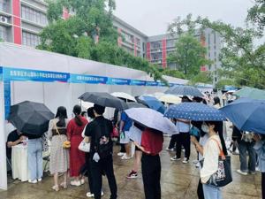 政校企携手 “线上线下”发力 成都经开区（龙泉驿区）校园专场招聘赋能产业建圈强链