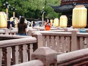 重磅！上海放大招：置换纯电动汽车每辆补贴1万、支持电商和企业发放消费券……八方面50条政策措施一图看懂