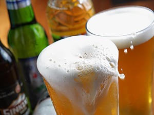 头部啤酒厂边关厂边建设 业内人士：提高高端产品产能占比