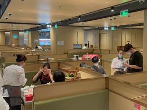 上海全面恢复首日 超市里肉菜降价了、餐厅的堂食回来了