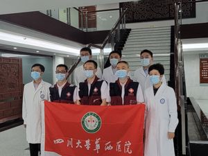 川大华西医院专家组1日晚赴雅安人民医院 指导救治地震危重伤员