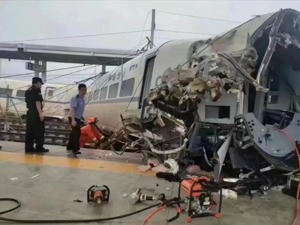 D2809次旅客列车在贵州榕江站撞上泥石流脱线  榕江县：正在抢险，后续会公布信息