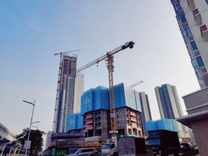 “去年入不了围的积分，今年轻松进场”，深圳新房开始“血拼”开盘折扣